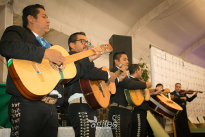 Mariachis durante el Agiles 2018 Mexico