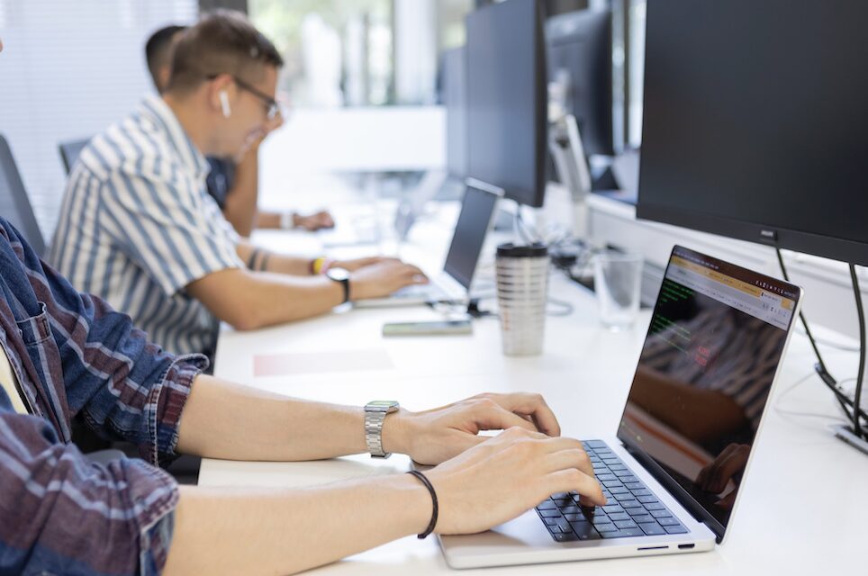 ¿Por qué es crucial utilizar Locale?